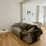 Terrace Loft - & Quiet - 4 Min Walk To Station - Free Parking Daire *