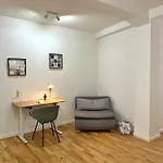 Terrace Loft - & Quiet - 4 Min Walk To Station - Free Parking Daire *