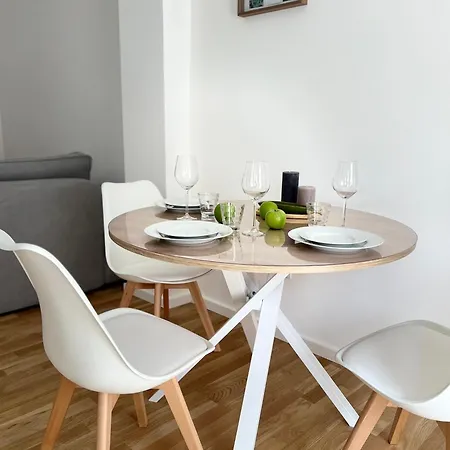 Terrace Loft - & Quiet - 4 Min Walk To Station - Free Parking *