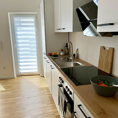 Terrace Loft - & Quiet - 4 Min Walk To Station - Free Parking